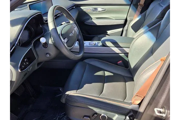 $34691 : Genesis GV70 2023 AWD 2.5T S image 10