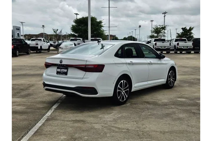 $19794 : Volkswagen Jetta 2025 Sport image 3