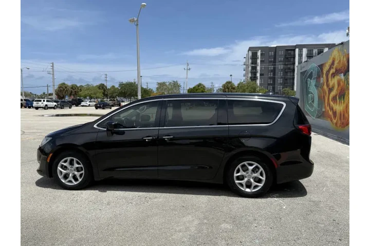 $7777 : 2018 Pacifica Touring Plus image 10