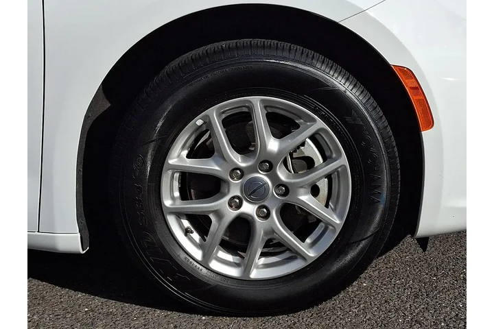 $27995 : Chrysler Pacifica 2024 Touri image 9