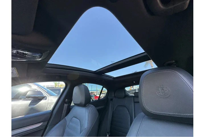 $29997 : 2022 Stelvio Veloce image 8