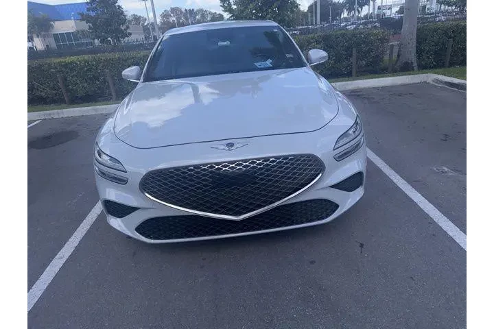 $23501 : Genesis G70 2022 2.0T 4dr Se image 2
