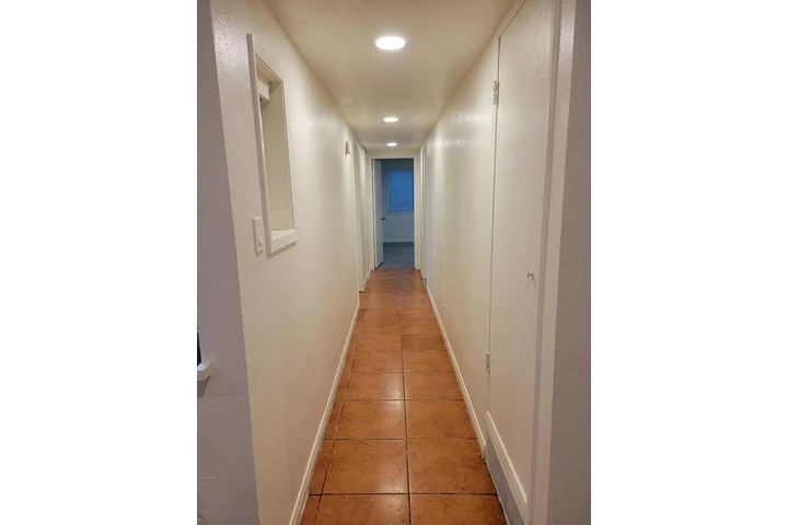 $1000 : Esta casa de 2 dormitorios y 1 image 4