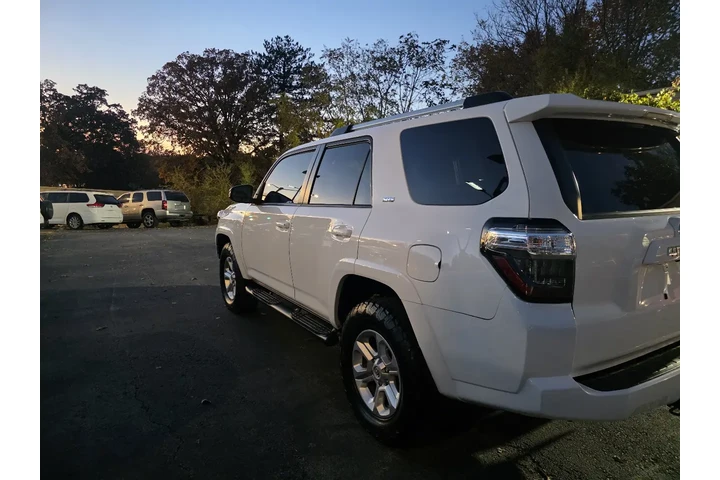 $23000 : 2019 4Runner SR5 4WD image 6
