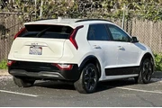 $22100 : Kia Niro EV 2023 Wave 4dr Cr thumbnail