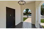 $2400 : Newly Renovated 3 Bed in LA thumbnail