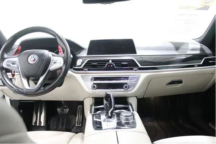 $29948 : BMW 7 Series 2019 740i 4dr S image 2