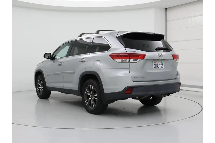 $24998 : Toyota Highlander 2019 LE 4d image 2