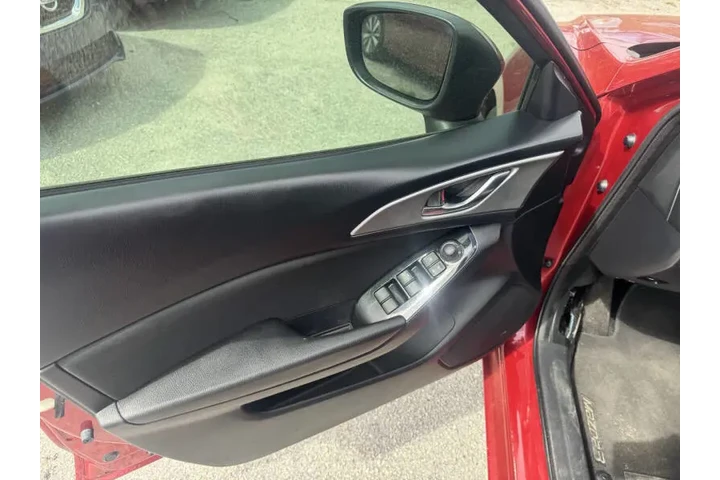 $9797 : 2018 MAZDA3 Sport image 8