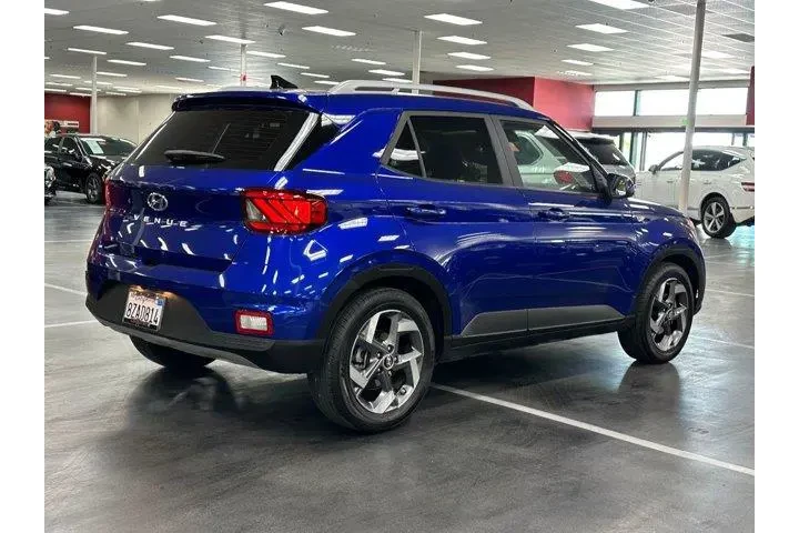 $17816 : Hyundai VENUE 2022 SEL 4dr C image 2