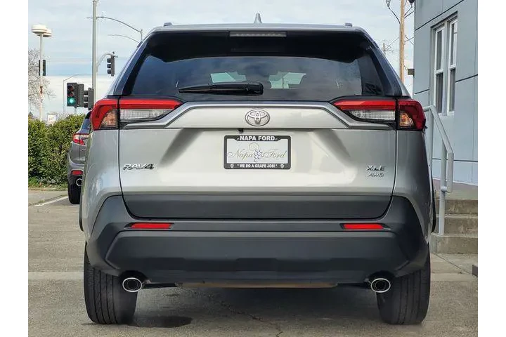 $29850 : Toyota RAV4 2024 AWD XLE 4dr image 5