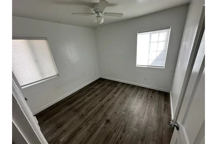 $800 : Nice Home...Chula Vista, CA image 4