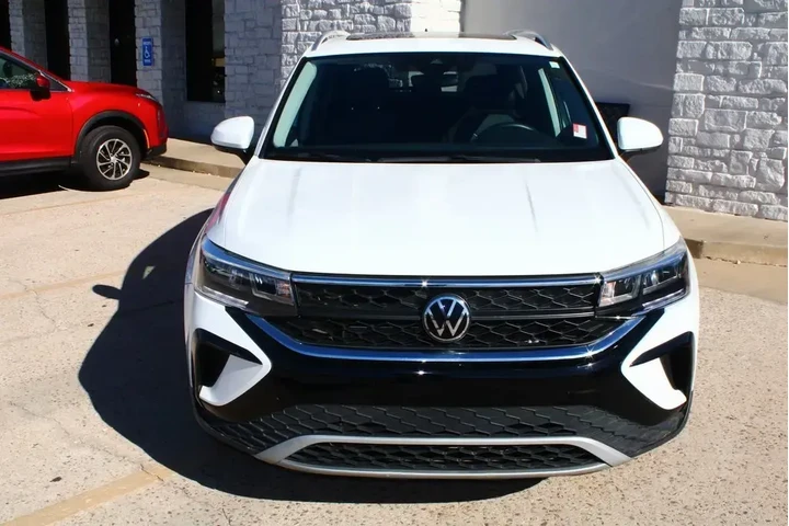 $20000 : Volkswagen Taos 2023 AWD SE image 6