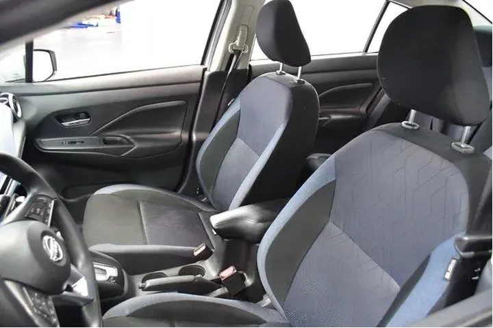 $16994 : Nissan Versa 2025 SV 4dr Sed image 5