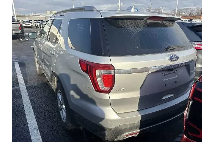 $16887 : Ford Explorer 2017 AWD XLT 4 image 2