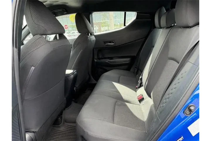 $12985 : Toyota C-HR 2018 XLE 4dr Cro image 7