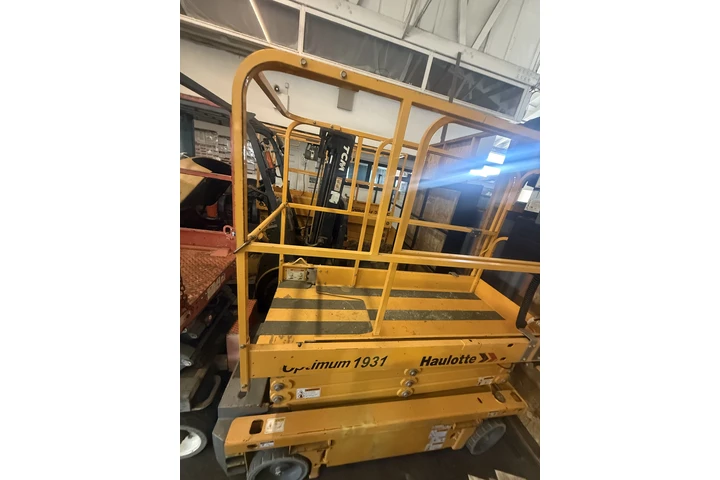 Muevo Forklifts Scissors Lift image 2