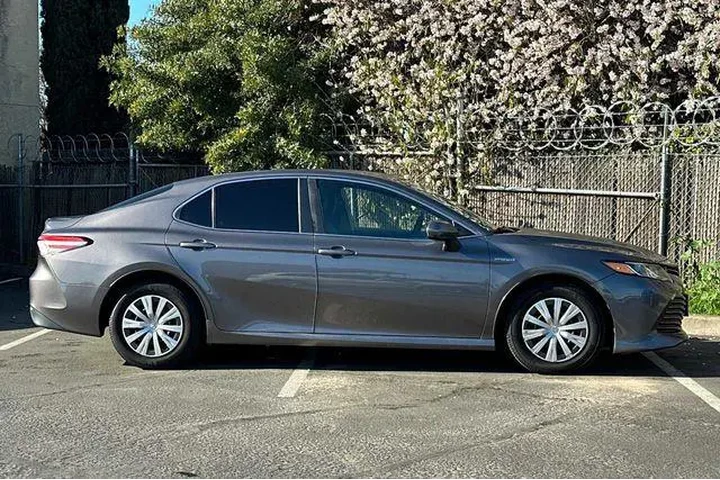 $16519 : Toyota Camry Hybrid 2018 LE image 7
