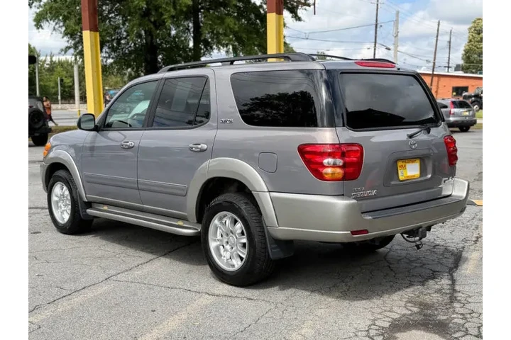 2002 Sequoia SR5 image 5