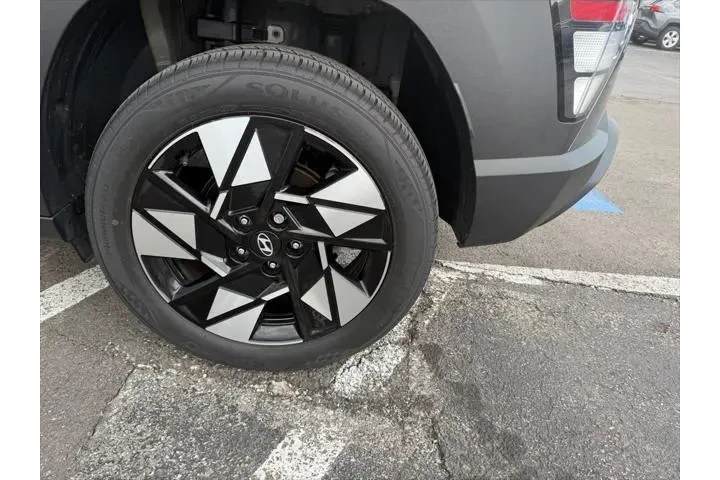 $21866 : Hyundai KONA 2024 AWD SEL 4d image 6