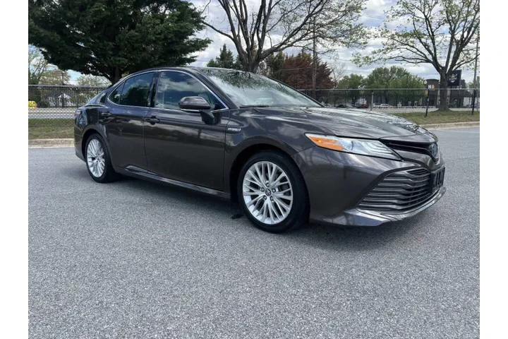 $19500 : 2019 Camry Hybrid XLE image 4