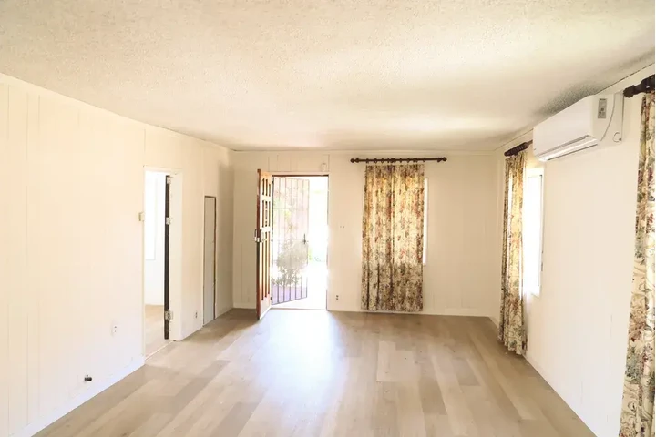 $1600 : East Los Angeles Renta🏡 image 3