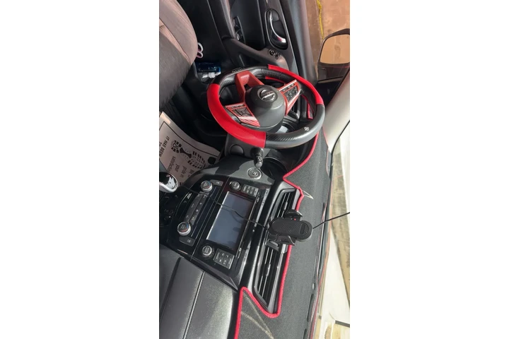 $8500 : 2017 NISSAN ROUGUE * SALAVAJE* image 5