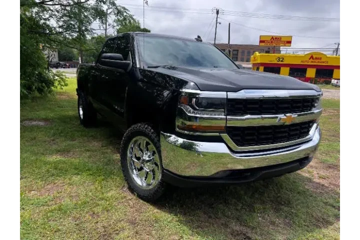 $24995 : 2019 Silverado 1500 LD LT image 3