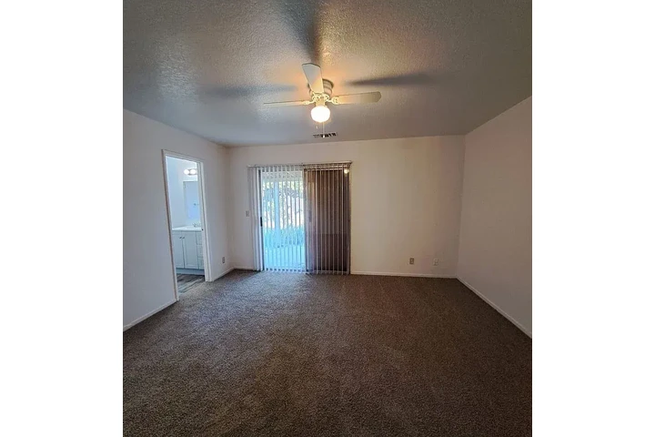 $1500 : Welcome to this 3-bedroom image 4