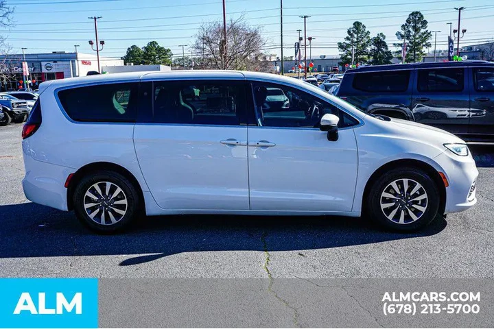 $22420 : Chrysler Pacifica Plug-In Hy image 7