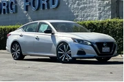 $17998 : Nissan Altima 2020 2.5 SR 4d thumbnail