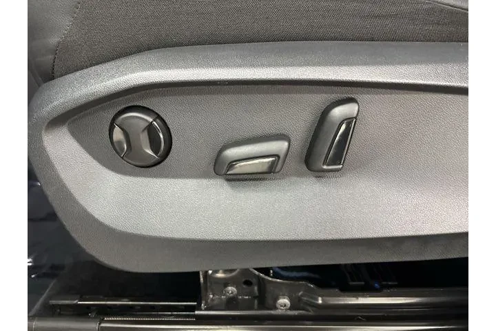 $22300 : Volkswagen Tiguan 2023 SE 4d image 4