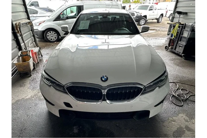 $24477 : 2021 3 Series 330i image 3