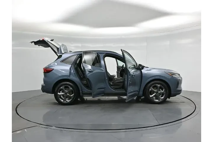 $18876 : Ford Escape 2023 ST-Line 4dr image 5