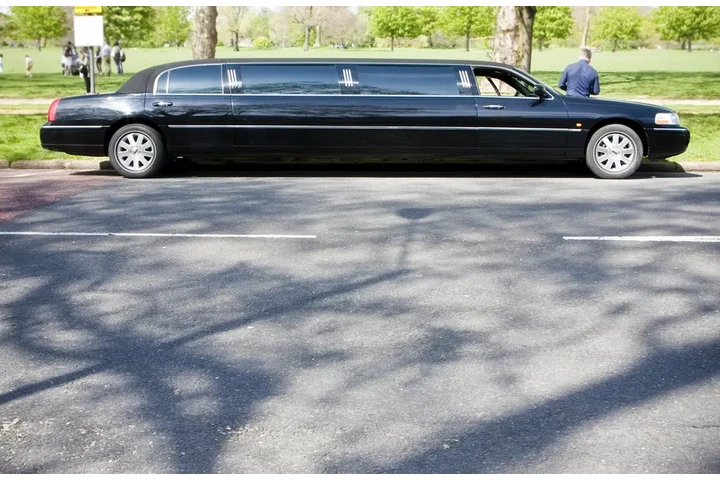 SN Limo Service image 3