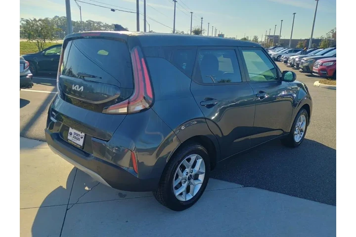 $15652 : Kia Soul 2023 LX 4dr Crossov image 5