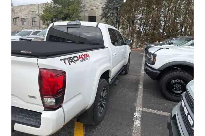 $30896 : Toyota Tacoma 2019 4x4 TRD P image 6