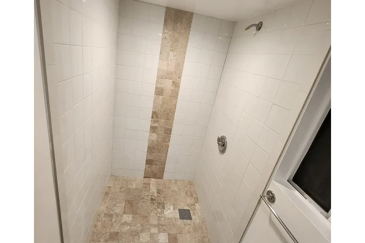 $1000 : Spanish-style, freshly remodel image 3