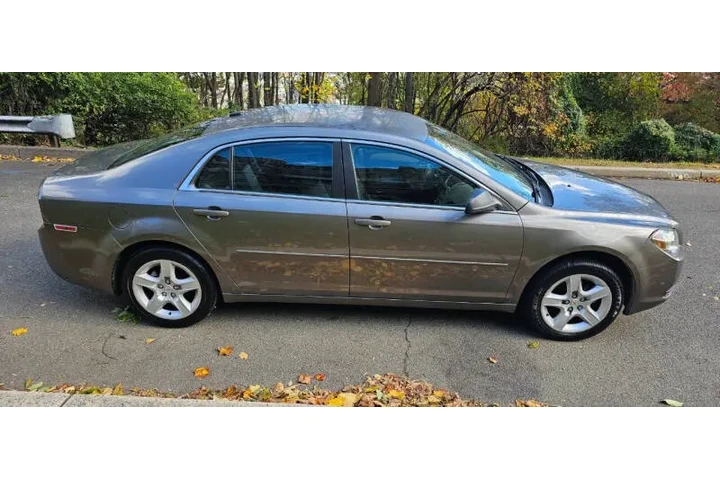 $5595 : 2010 Malibu LS image 7