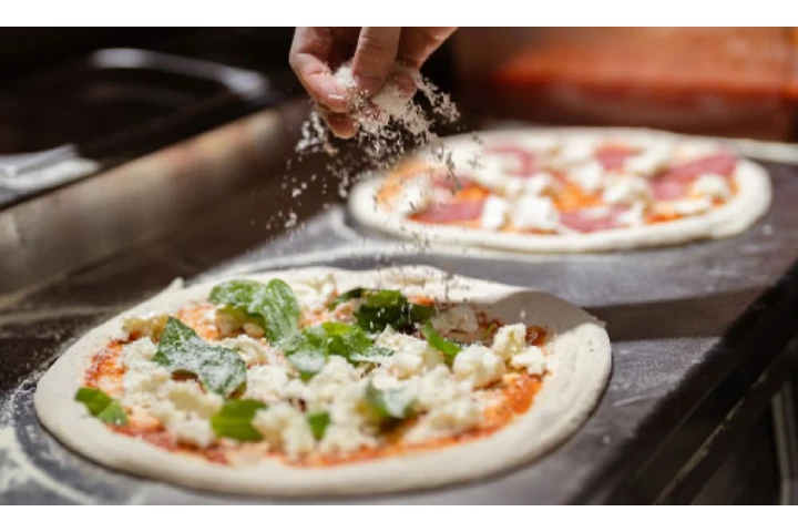 Porto Village Pizza- LA image 2