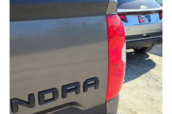 $35037 : Toyota Tundra 2018 4x4 SR5 4 image 9