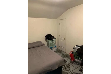 Room for rent-Cuarto en renta en Los Angeles