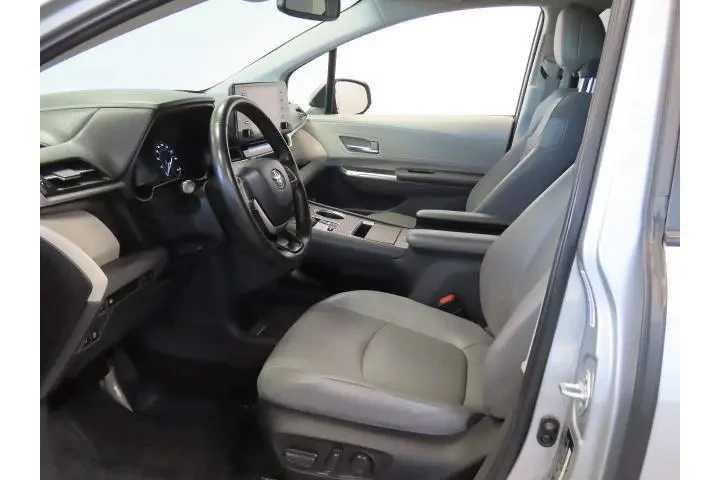 $38995 : Toyota Sienna 2022 XLE 8-Pas image 4
