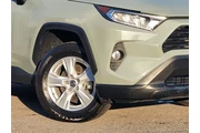 $24488 : Toyota RAV4 2021 AWD XLE 4dr thumbnail