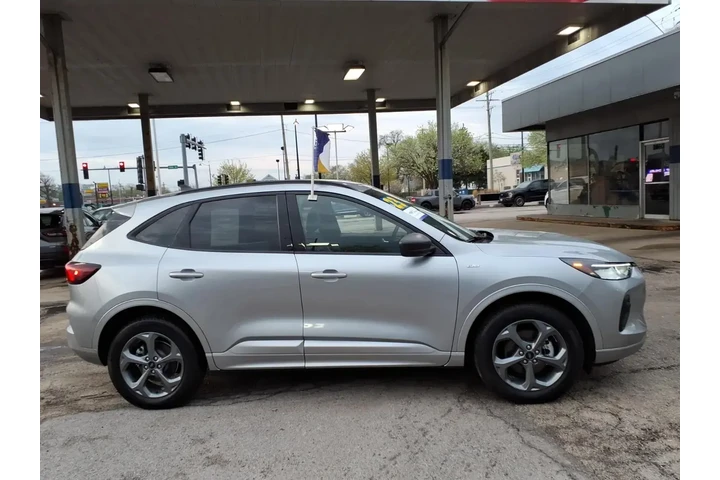 $25716 : Ford Escape 2023 AWD ST-Line image 2