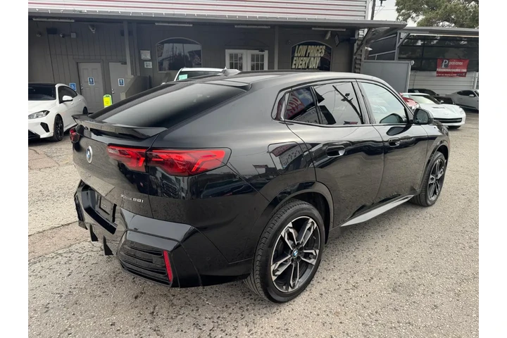 2025 BMW X2 xDrive28i image 4