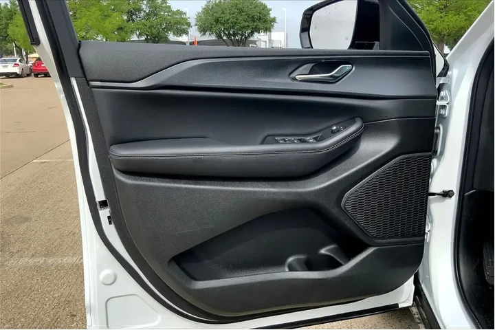 $34865 : Jeep Grand Cherokee 2024 4x4 image 10