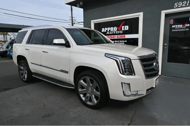 $21998 : 2015 Escalade Luxury image 2
