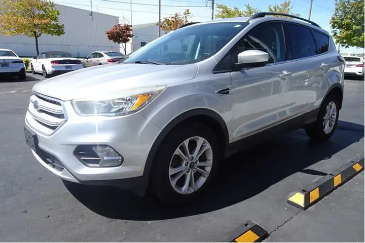 $11999 : 2018 Escape image 4