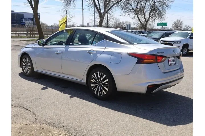 $17477 : Nissan Altima 2023 2.5 SV 4d image 6